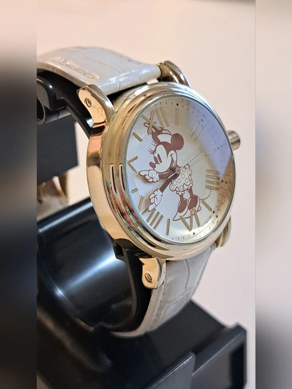 Vintage Disney Minnie Mouse Women's Articulating Hands Watch